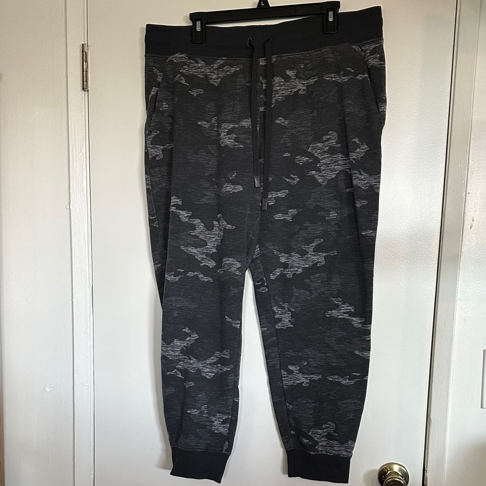 Athletic Works Women's Gray Camouflage Sweatpants